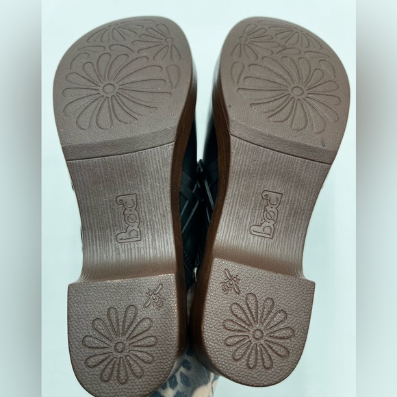 New women’s B.O.C Journi comfort clogs with 2.5 inch heel. Color black size 10M. - Picture 9 of 10